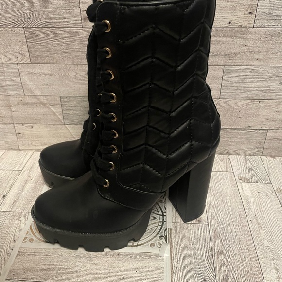 Rouge helium tall black boots - Picture 2 of 4
